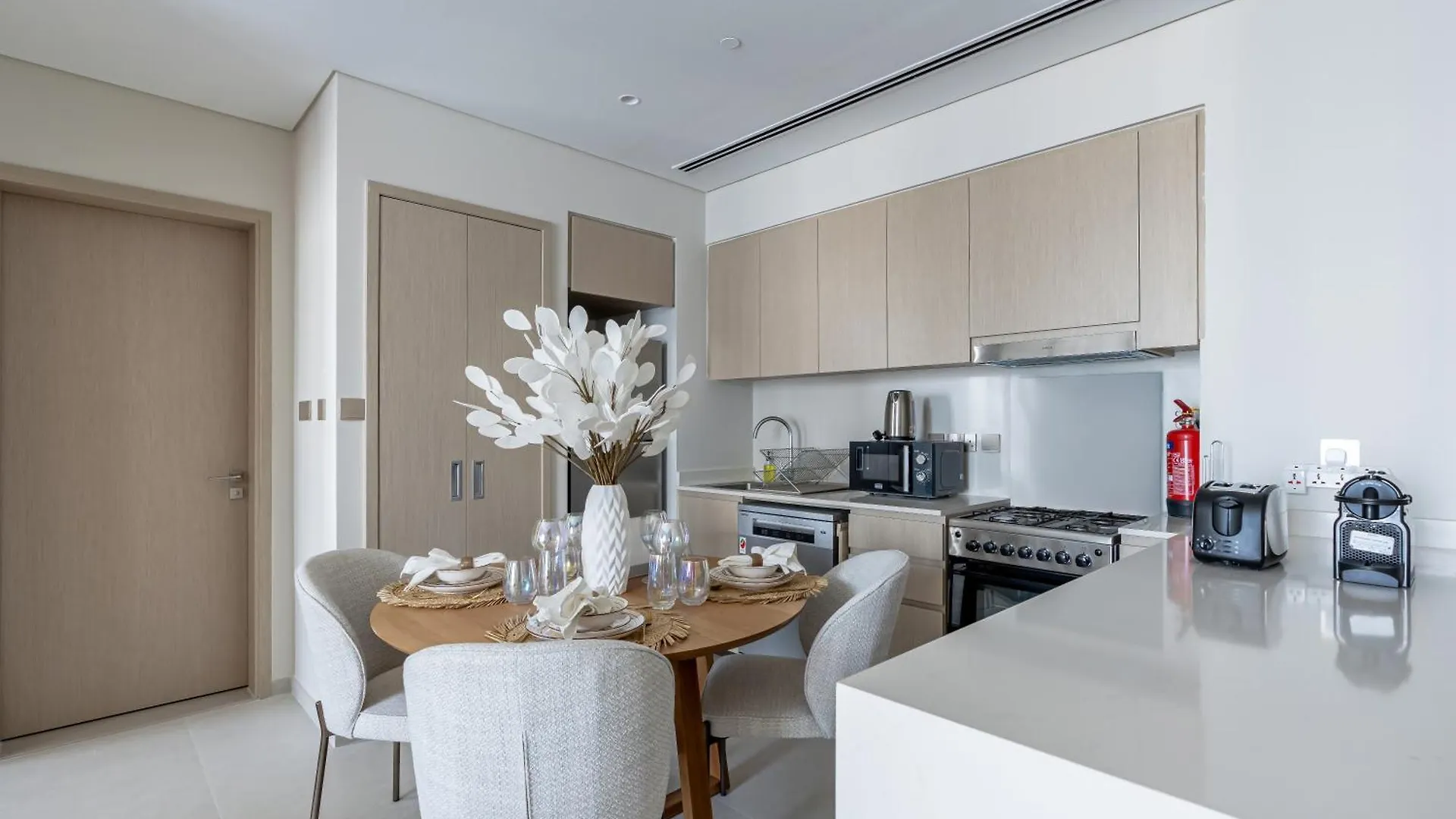 Nasma - Sky-High Chic Luxe 1-Br In Downtown Dubai Daire