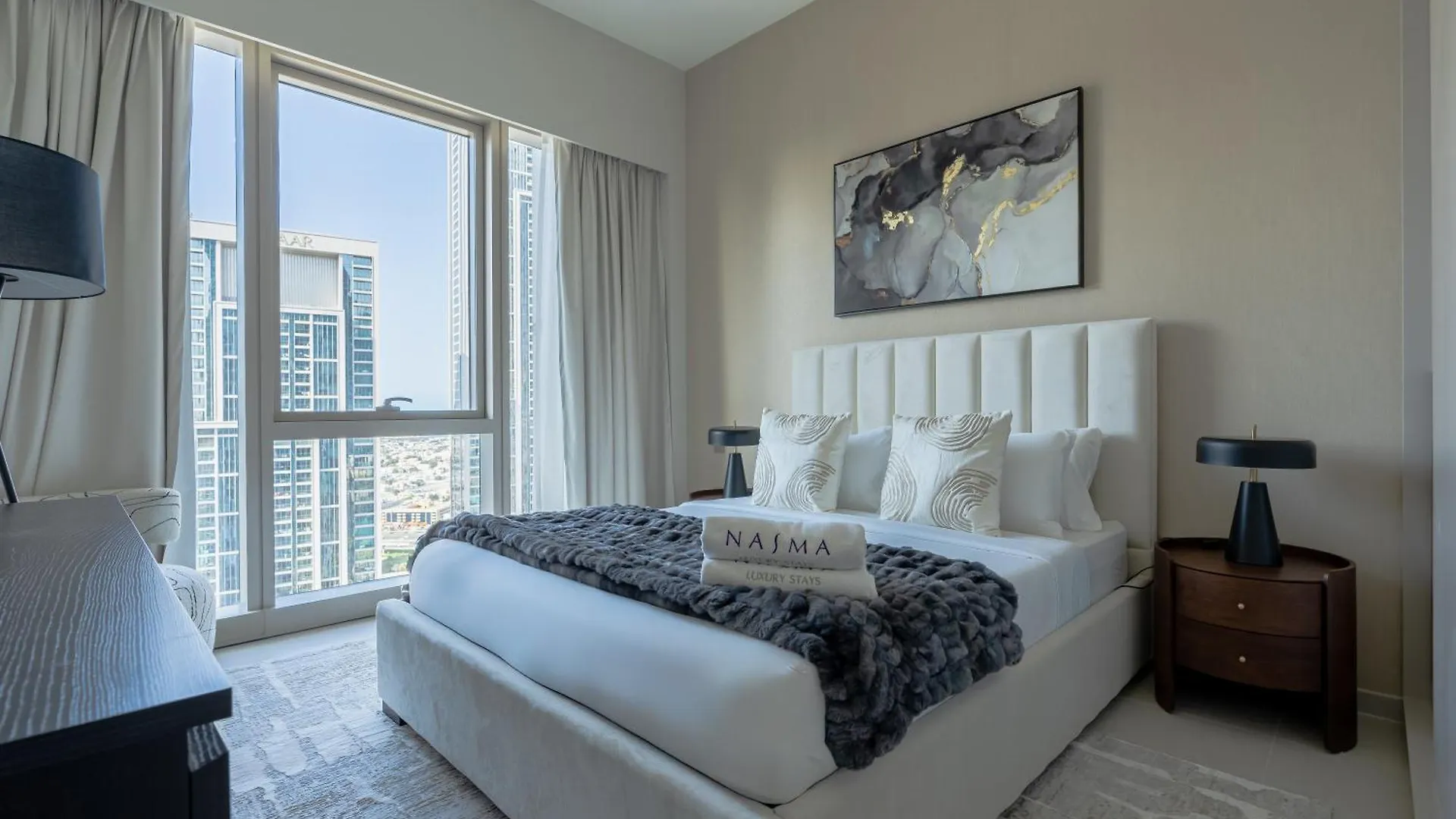 Nasma - Sky-High Chic Luxe 1-Br In Downtown Dubai Apartment
