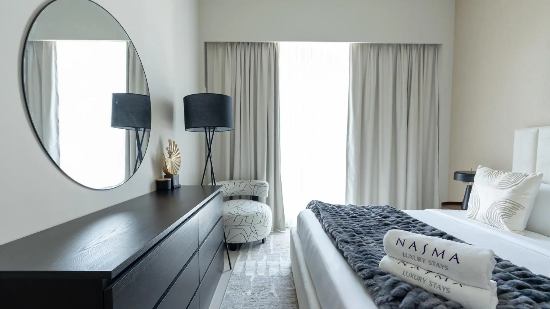 Nasma - Sky-High Chic Luxe 1-Br In Downtown Dubai Apartment 0*,